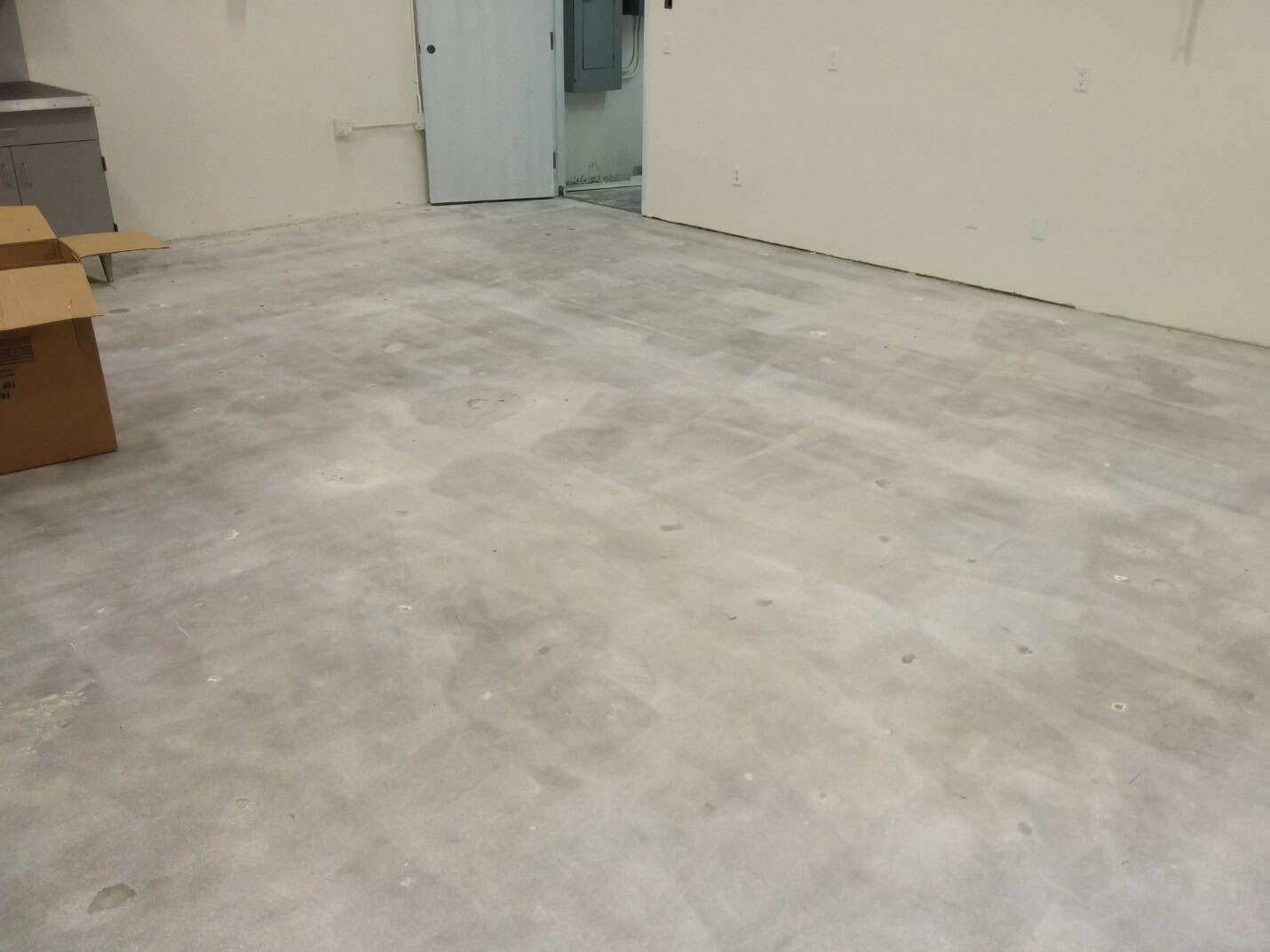 Epoxy coated aircraft facility floor, Van Nuys (3 of 6)