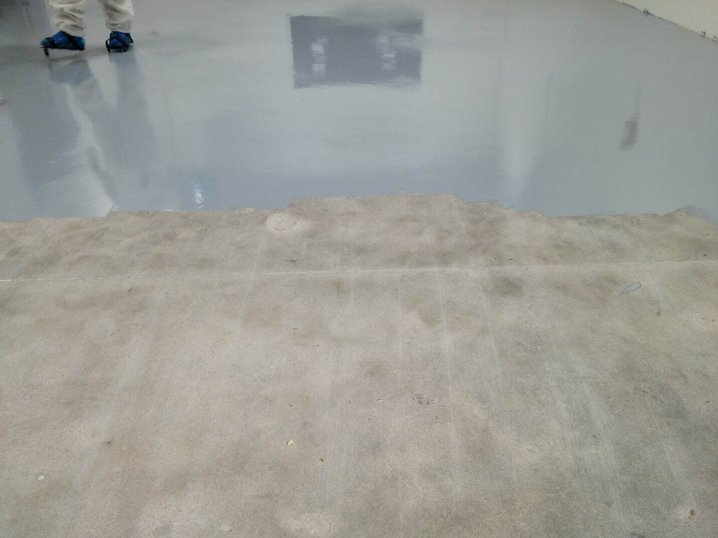 Epoxy coated aircraft facility floor, Van Nuys (4 of 6)