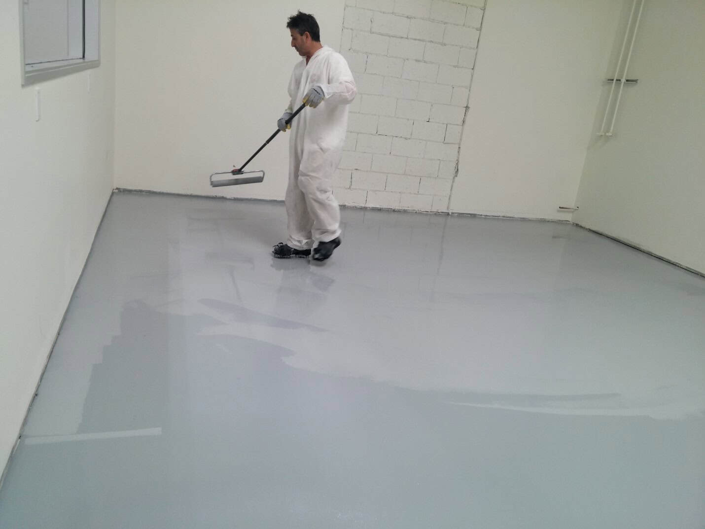 Epoxy coated aircraft facility floor, Van Nuys (5 of 6)