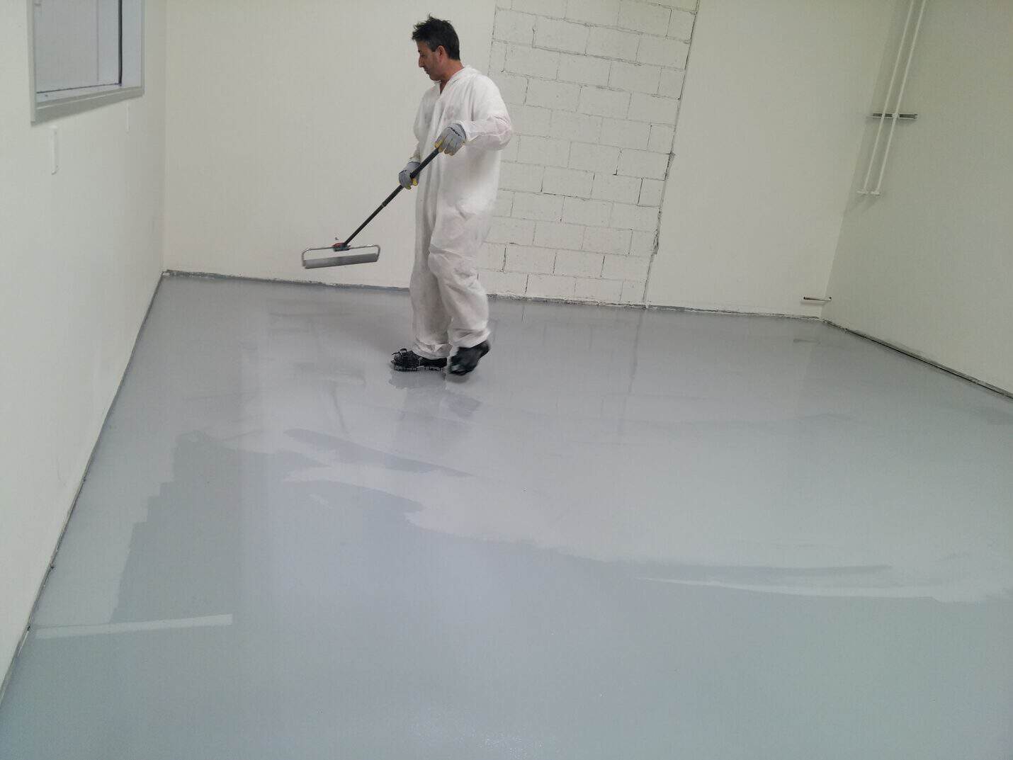 Light grey epoxy floor in the finished production room