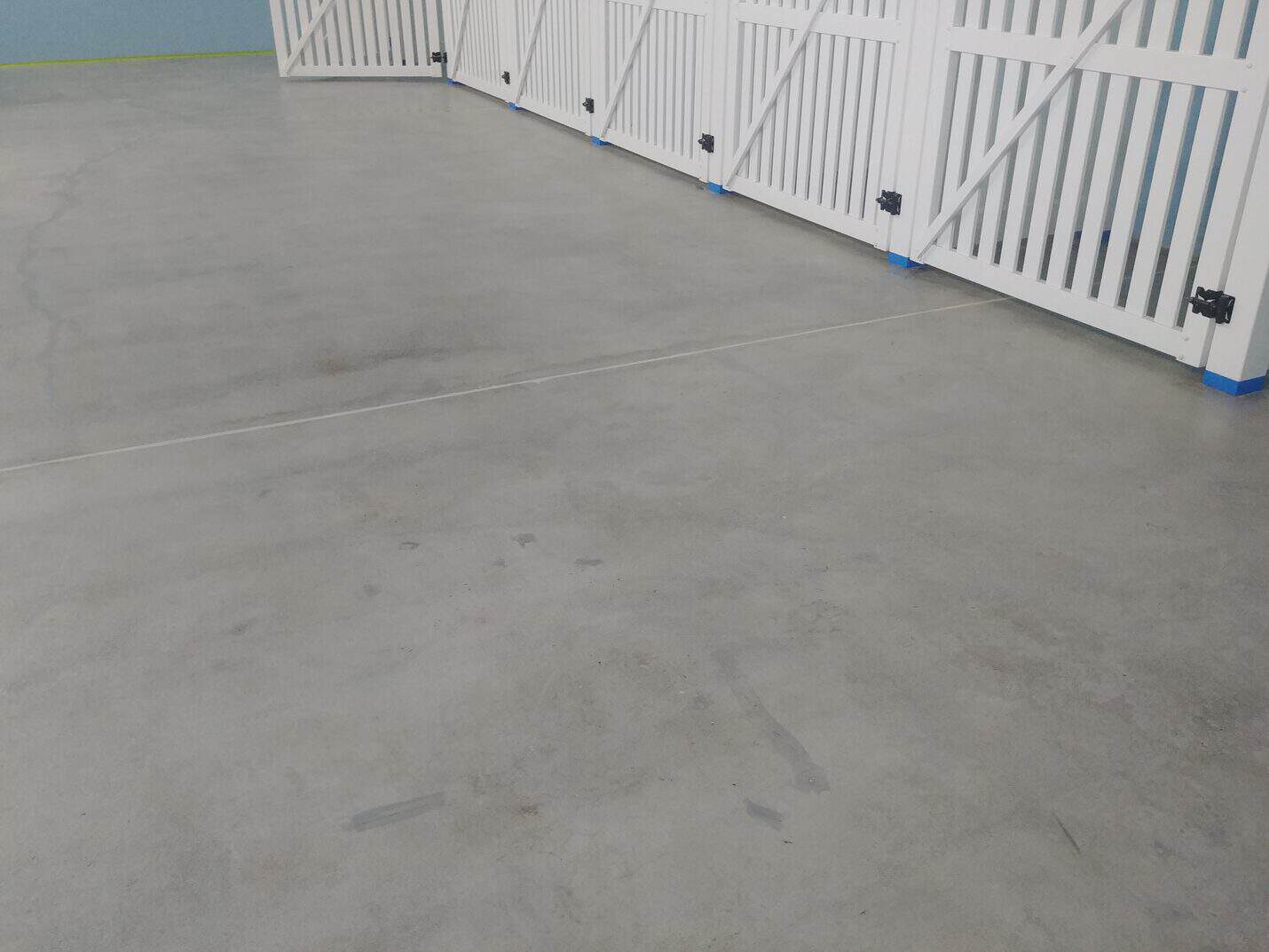 Light grey anti-slip epoxy floor in the finished dog hotel