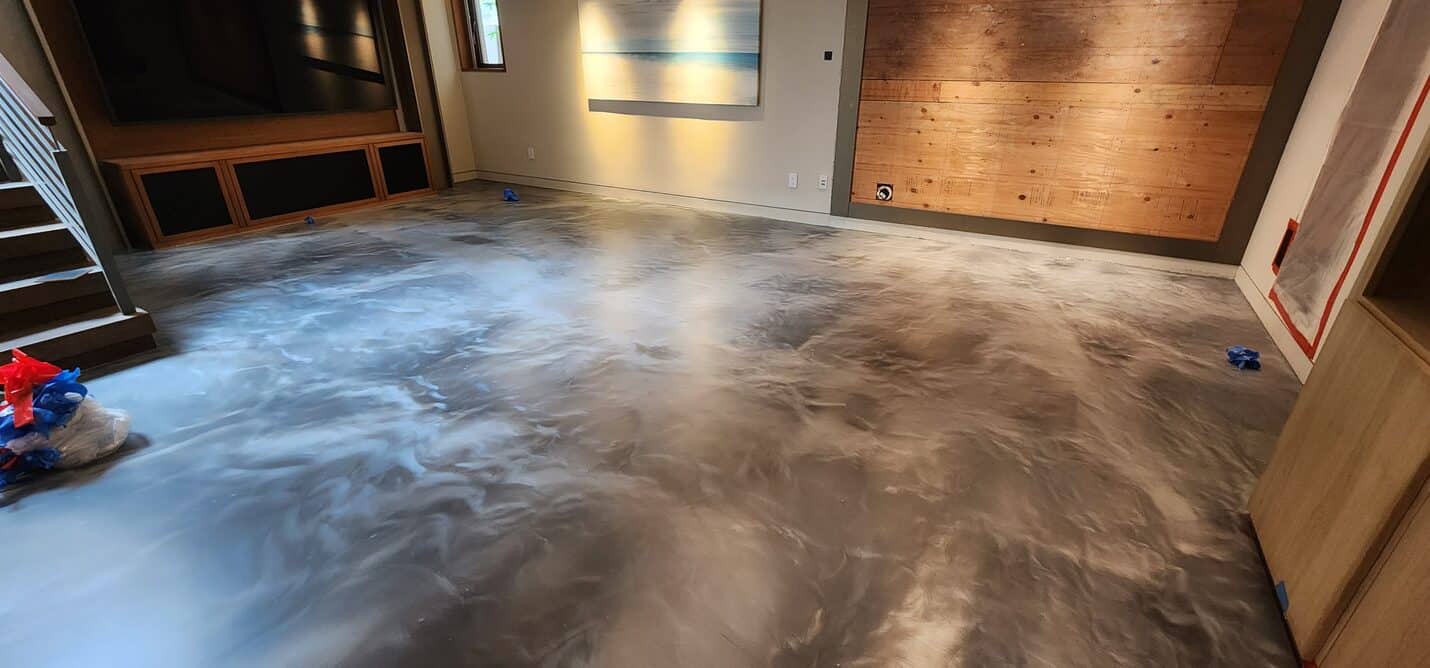 Metallic floor running under the open staircase