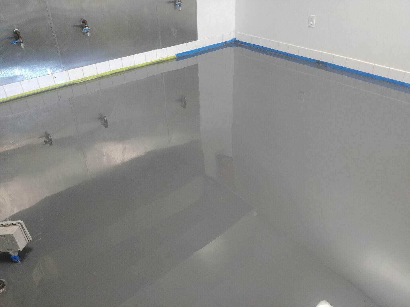 Light grey anti-slip epoxy floor in the finished kitchen