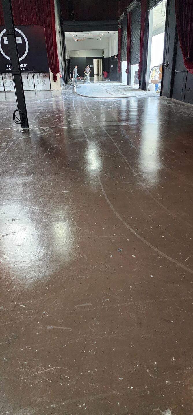 Worn coating in the traffic lines, Thunder Studios Long Beach (3 of 9)